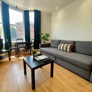 Relax In A Modern By The Centre & Bute Park Appartement